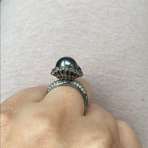 Black pearl with Swarovski diamonds ring